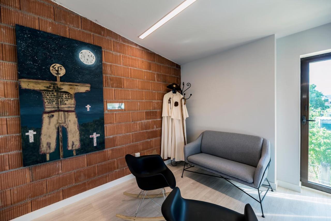 Albergue Santiago 15 Monforte Монфорте-де-Лемос Экстерьер фото